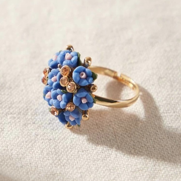 Flower Rhinestone Decor Ring - Picture 4 of 6
